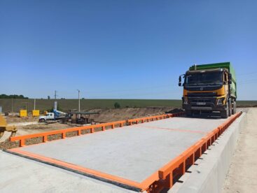 Суцільна залізобетонна вага з колесовідбійниками