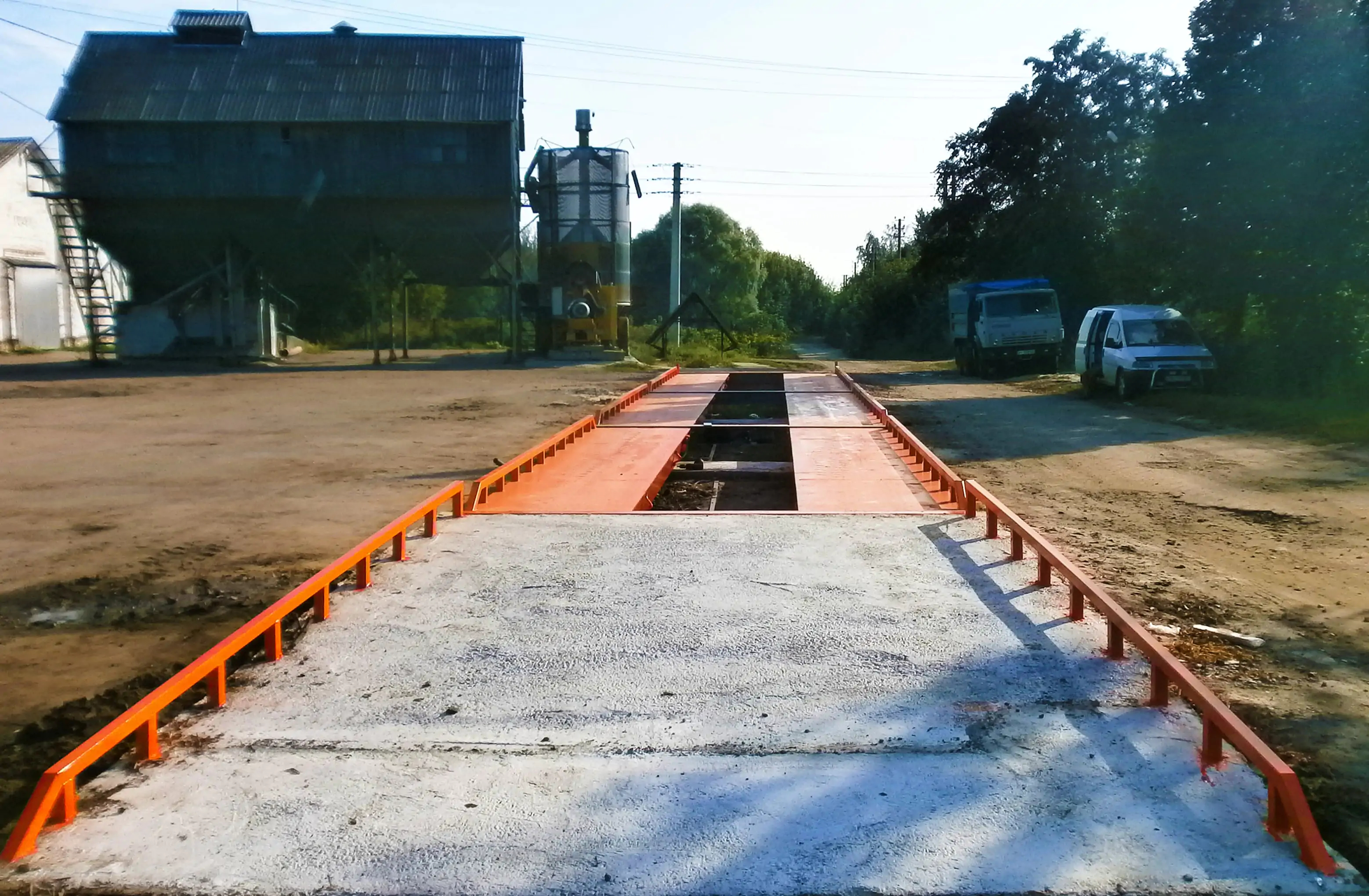 ТОВ «Укрземком», <br/>Київська обл., смт. Безрадичі <br/><a href="http://kvz.in.ua/ua/avtomobilnye-vesy/" class="link-name">ГЕРМЕС ВТА-16м-80т (КМ)</a>